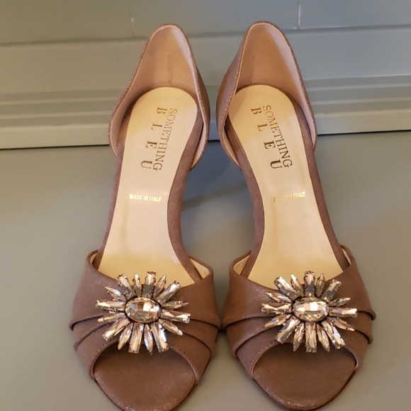 NWT Something Bleu Bleu Bridal Moon Beige Heels - Picture 2 of 8